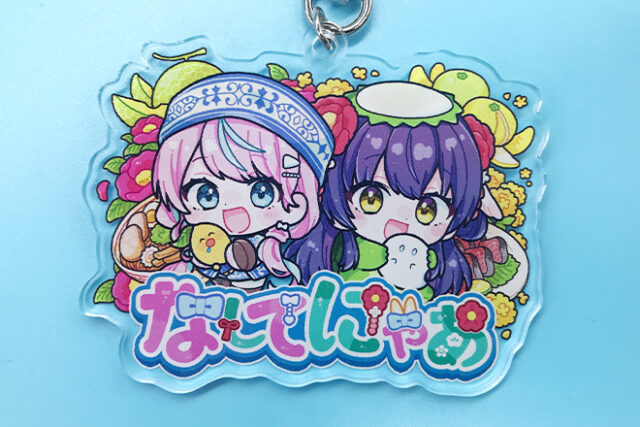 果物と女の子の笑顔があふれるオリジナル型キーホルダー