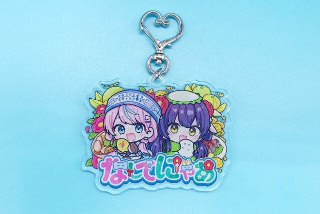 果物と女の子の笑顔があふれるオリジナル型キーホルダー
