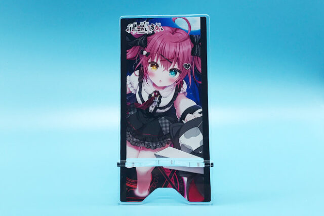 月明かりと瞳がきらめくアクリルスマホスタンド