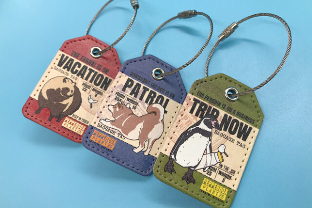 アースカラーと3匹の動物が調和するPUレザーキーホルダー