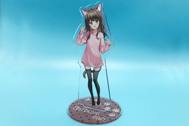 猫耳女子のかわいいポーズが映えるアクリルスタンド