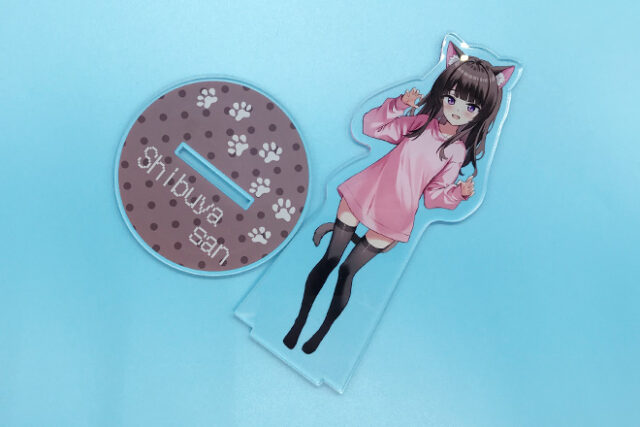 猫耳女子のかわいいポーズが映えるアクリルスタンド