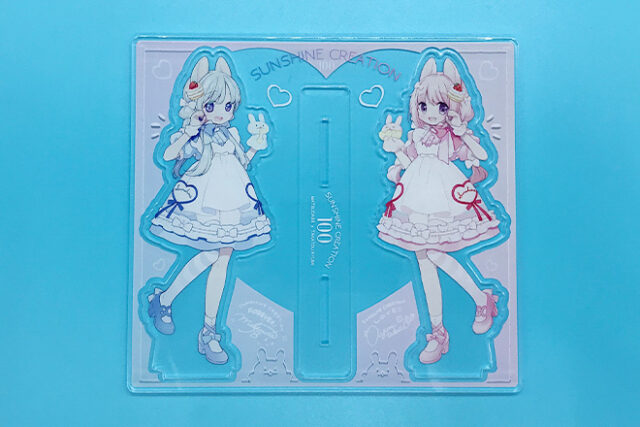 やさしい色合いのふたりが並ぶアクリルスタンド（プレートタイプ）