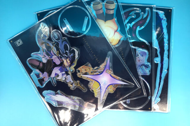 躍動と色彩のコントラストが美しいアクリルスタンド(プレートタイプ)