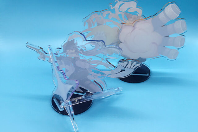 躍動と色彩のコントラストが美しいアクリルスタンド(プレートタイプ)