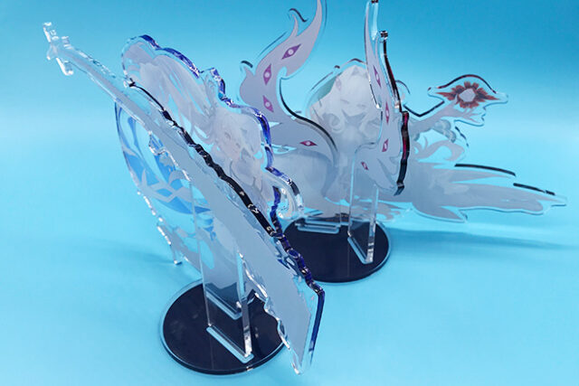 躍動と色彩のコントラストが美しいアクリルスタンド(プレートタイプ)