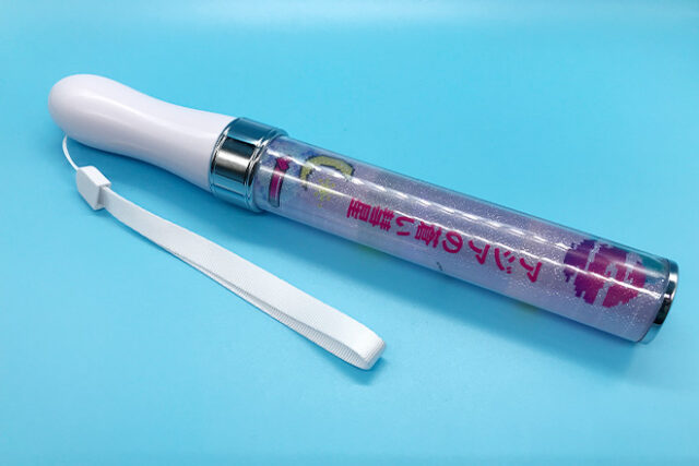 かわいいイラスト満載！メッセージ付きスティック型ペンライト