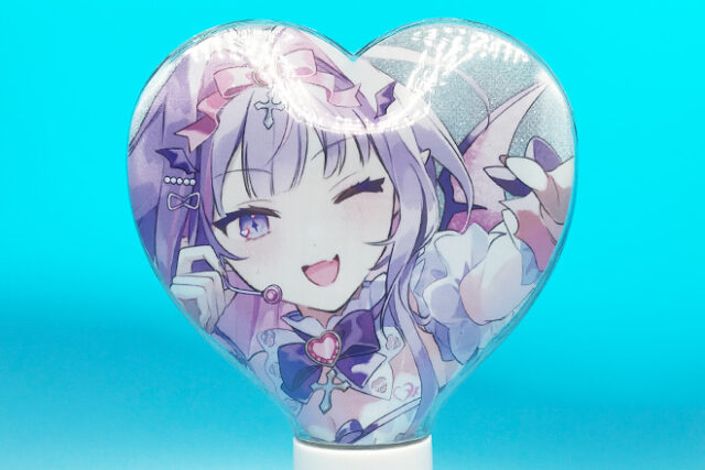 弾ける笑顔が光る！ハート型立体ペンライト