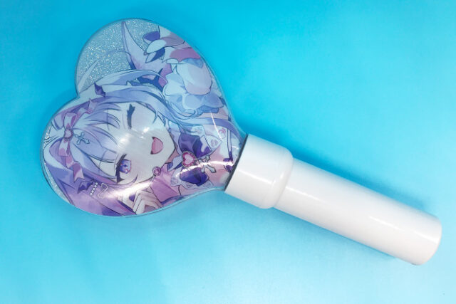 弾ける笑顔が光る！ハート型立体ペンライト