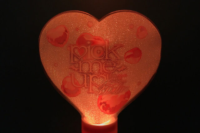 弾ける笑顔が光る！ハート型立体ペンライト