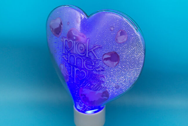 弾ける笑顔が光る！ハート型立体ペンライト