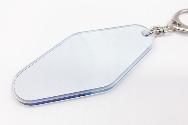 サメと気泡が漂う海の世界を切り取ったモーテルキー