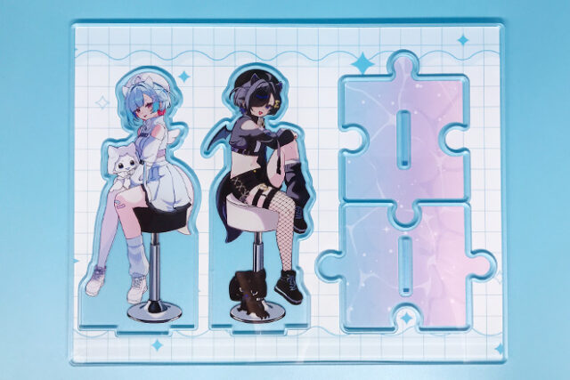 対照的な二人が彩るアクリルスタンド（プレートタイプ）