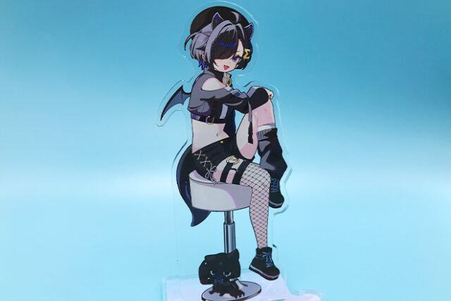 対照的な二人が彩るアクリルスタンド（プレートタイプ）