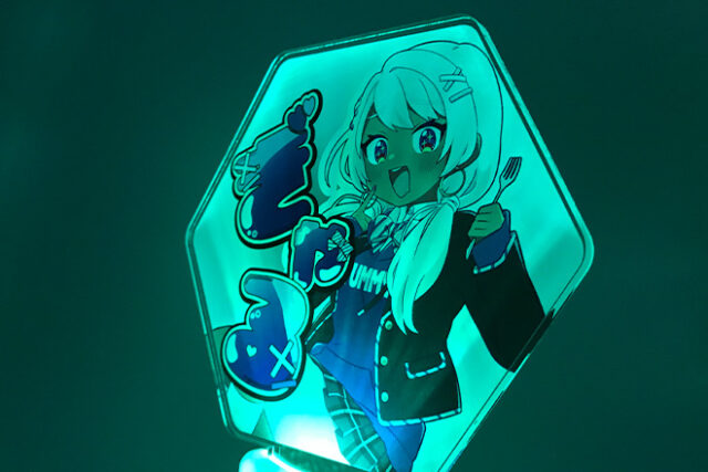 ギャルの笑顔がかわいいアクリルペンライト