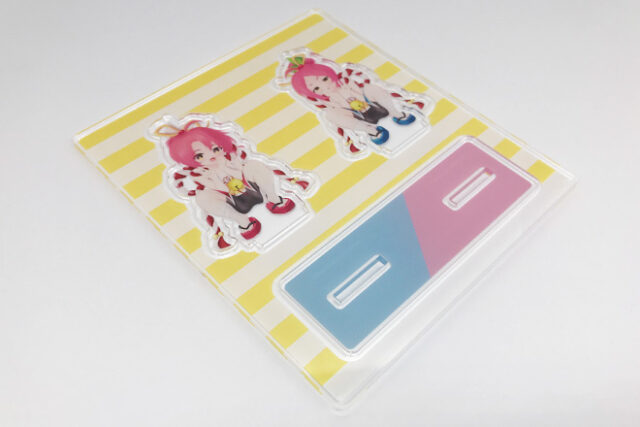 表情豊かな二人組が魅力のアクリルスタンド（プレートタイプ）