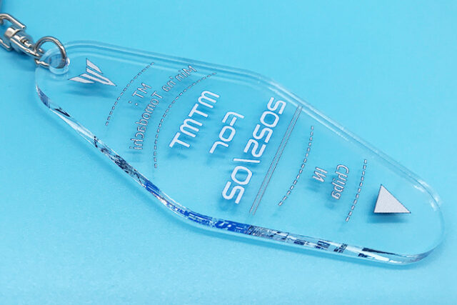 やさしいブルーと透明感が美しいモーテルキー