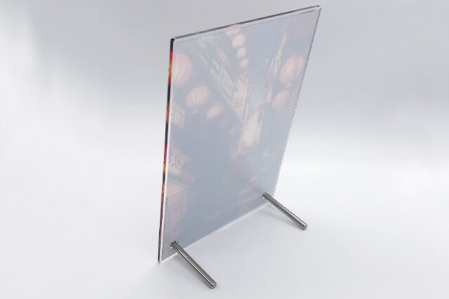 ちょうちんが照らす街と少女を描いたアクリルパネル