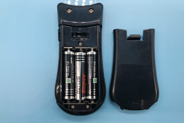 シャープなハート型が際立つアクリルペンライト