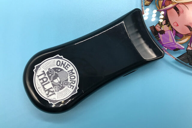 3人のキャラが引き立つメッセージ付きのペンライト