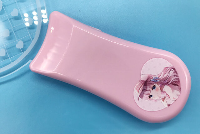 いちご形にカットした甘い印象のアクリルペンライト