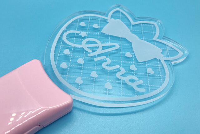 いちご形にカットした甘い印象のアクリルペンライト