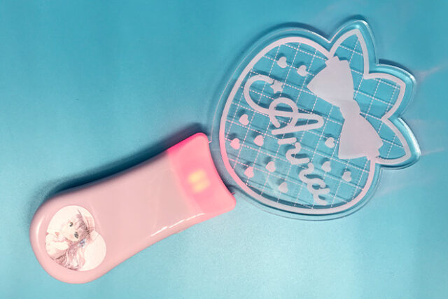 いちご形にカットした甘い印象のアクリルペンライト