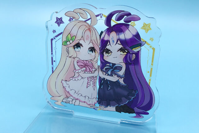 ピンクと紫の美しいロングヘアが魅力のアクリルスタンド