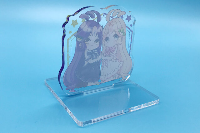 ピンクと紫の美しいロングヘアが魅力のアクリルスタンド