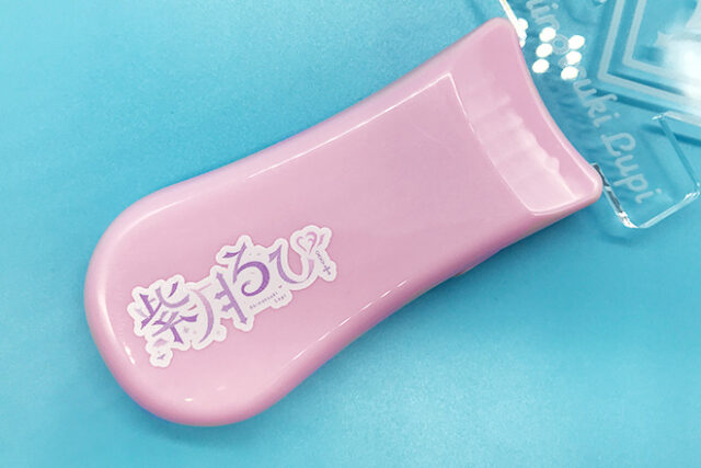 ハートの宝石が輝くシャープなデザインのペンライト