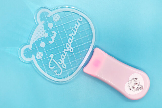 ぽってりイラストがかわいいピンクグリップのペンライト