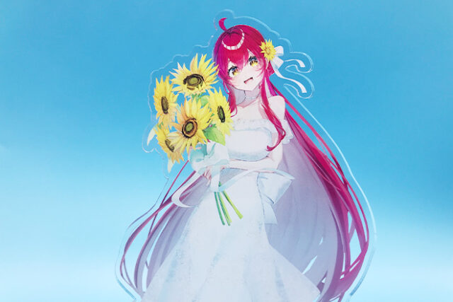 赤髪の女の子がヒマワリを抱くアクリルスタンド