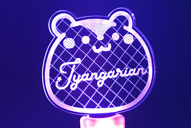 ぽってりイラストがかわいいピンクグリップのペンライト