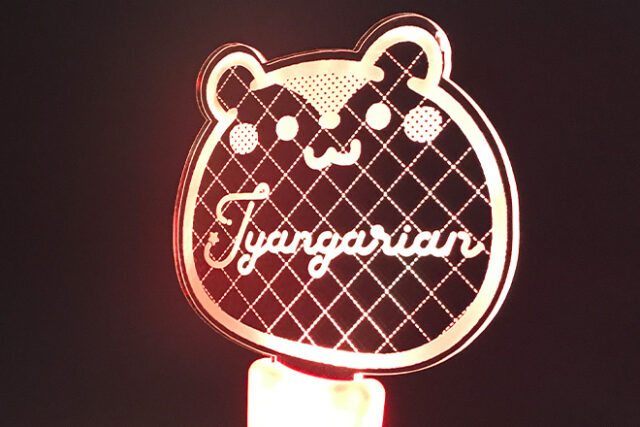 ぽってりイラストがかわいいピンクグリップのペンライト