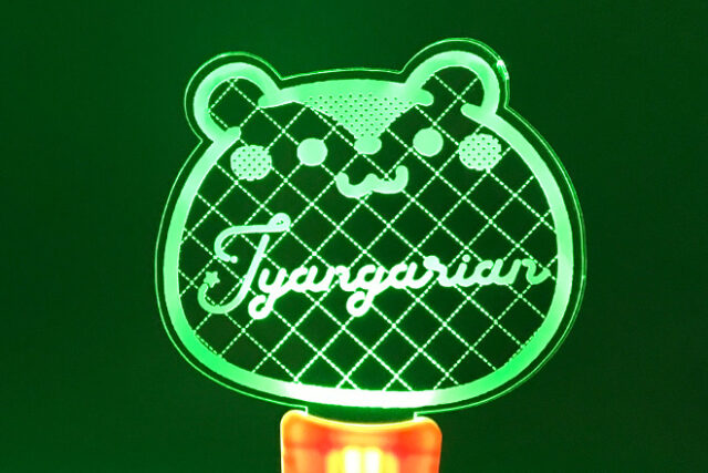 ぽってりイラストがかわいいピンクグリップのペンライト