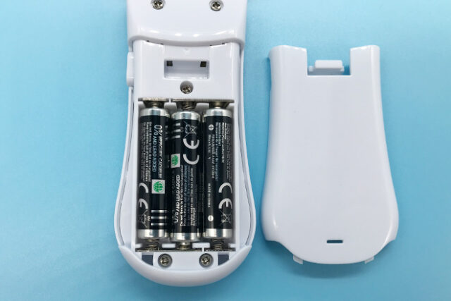 優しい女性の表情とイチゴが彩るアクリルペンライト