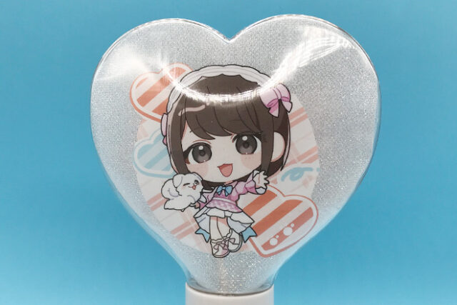 ちびキャラと丸文字が彩るハート型の立体ペンライト