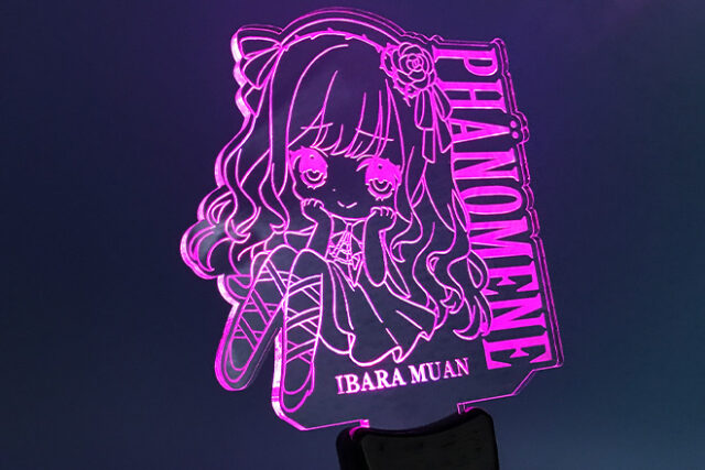 ロングヘアキャラと大文字で魅せるペンライト