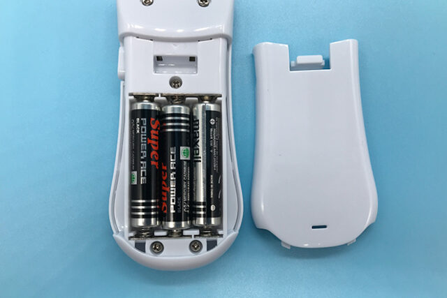 湾曲フォルムに横顔のシルエットを描いたペンライト