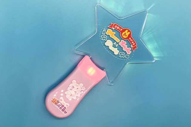 ぷくぷくした文字が輝く星型アクリルペンライト