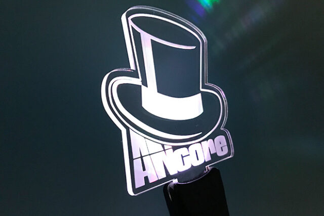 シルクハットをかたどった立体感あふれるペンライト