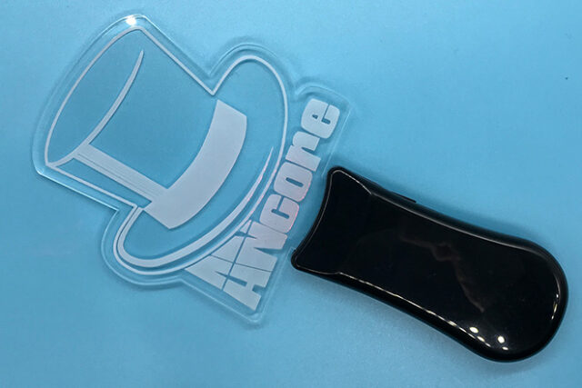 シルクハットをかたどった立体感あふれるペンライト