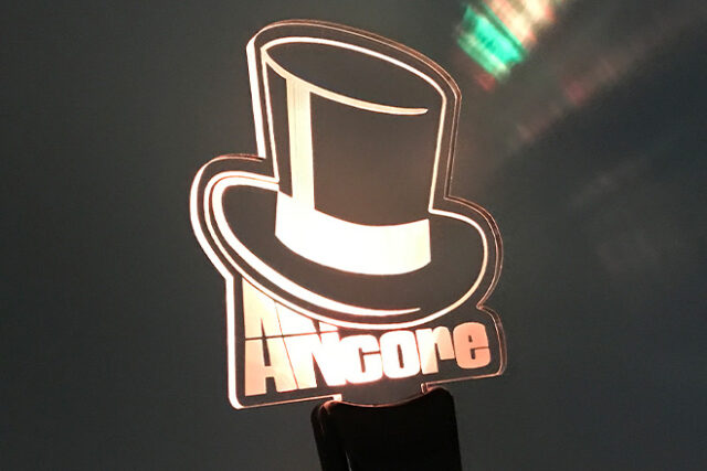 シルクハットをかたどった立体感あふれるペンライト