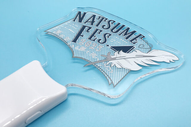 羽根ペンが物語を灯すアクリルペンライト