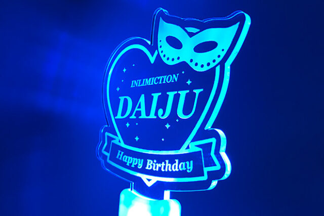 仮面舞踏会を思わせるハートデザインのペンライト