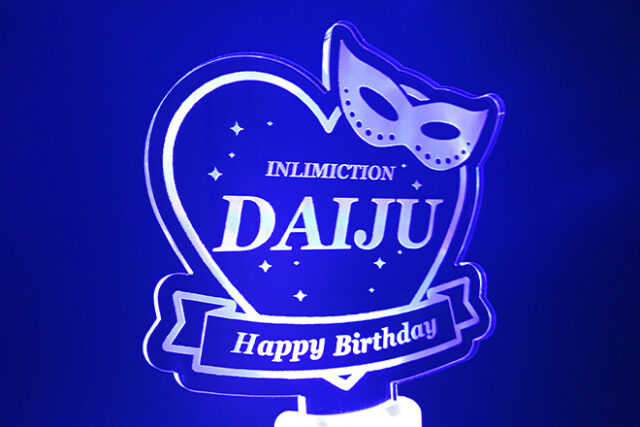 仮面舞踏会を思わせるハートデザインのペンライト