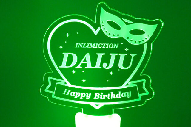 仮面舞踏会を思わせるハートデザインのペンライト