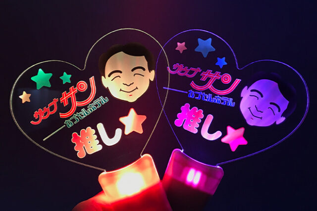 カラフルイラストと2色グリップで楽しむペンライト