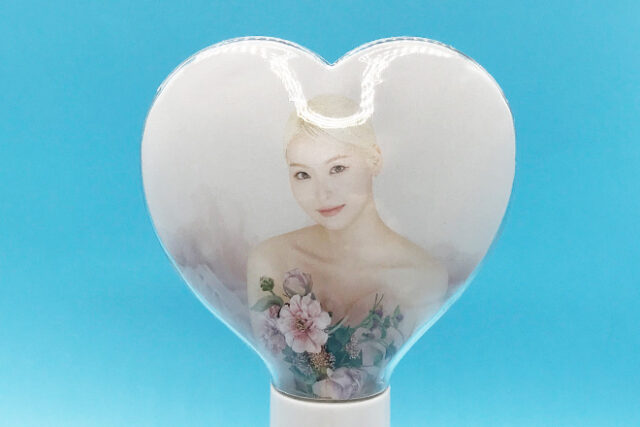 男女の写真を両面にデザインしたハート型立体ペンライト