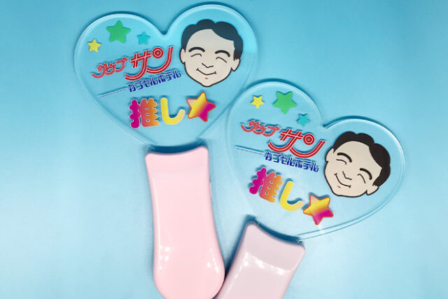 カラフルイラストと2色グリップで楽しむペンライト